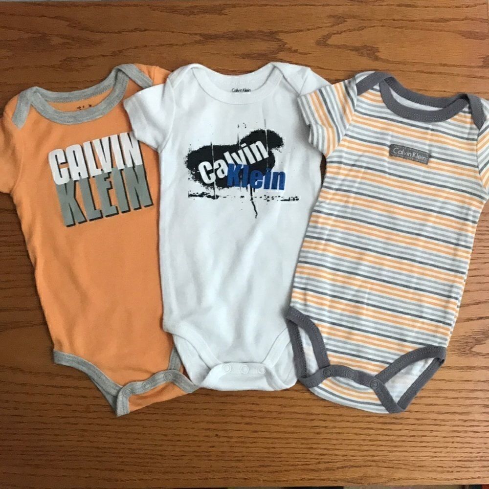 Calvin Klein 0-3 mos Onesies set 3 EUC